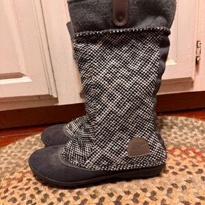 Clean Sorel Slip On Knit boots womens size 9